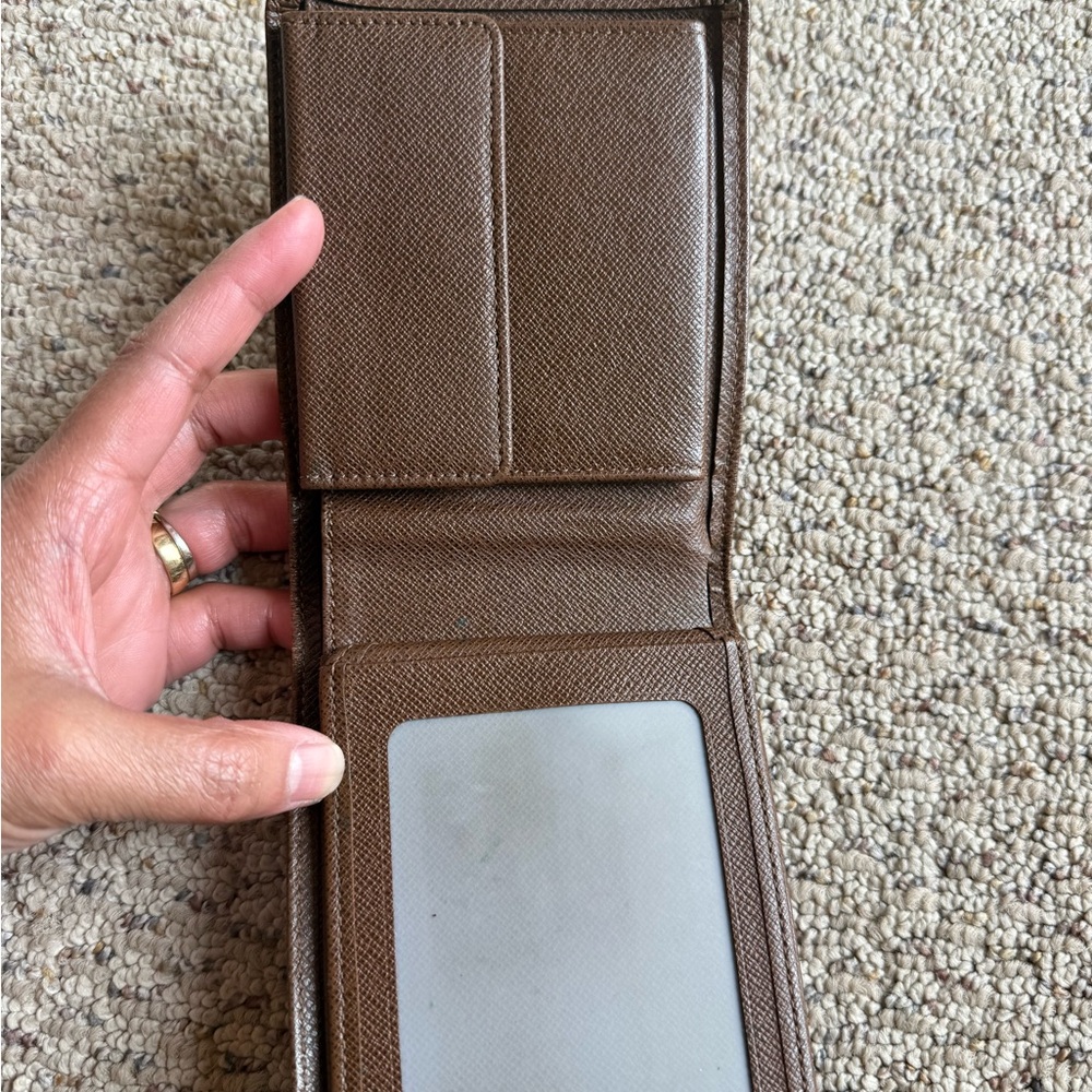 Louis Vuitton Textured Brown Wallet - Picture 5 of 9